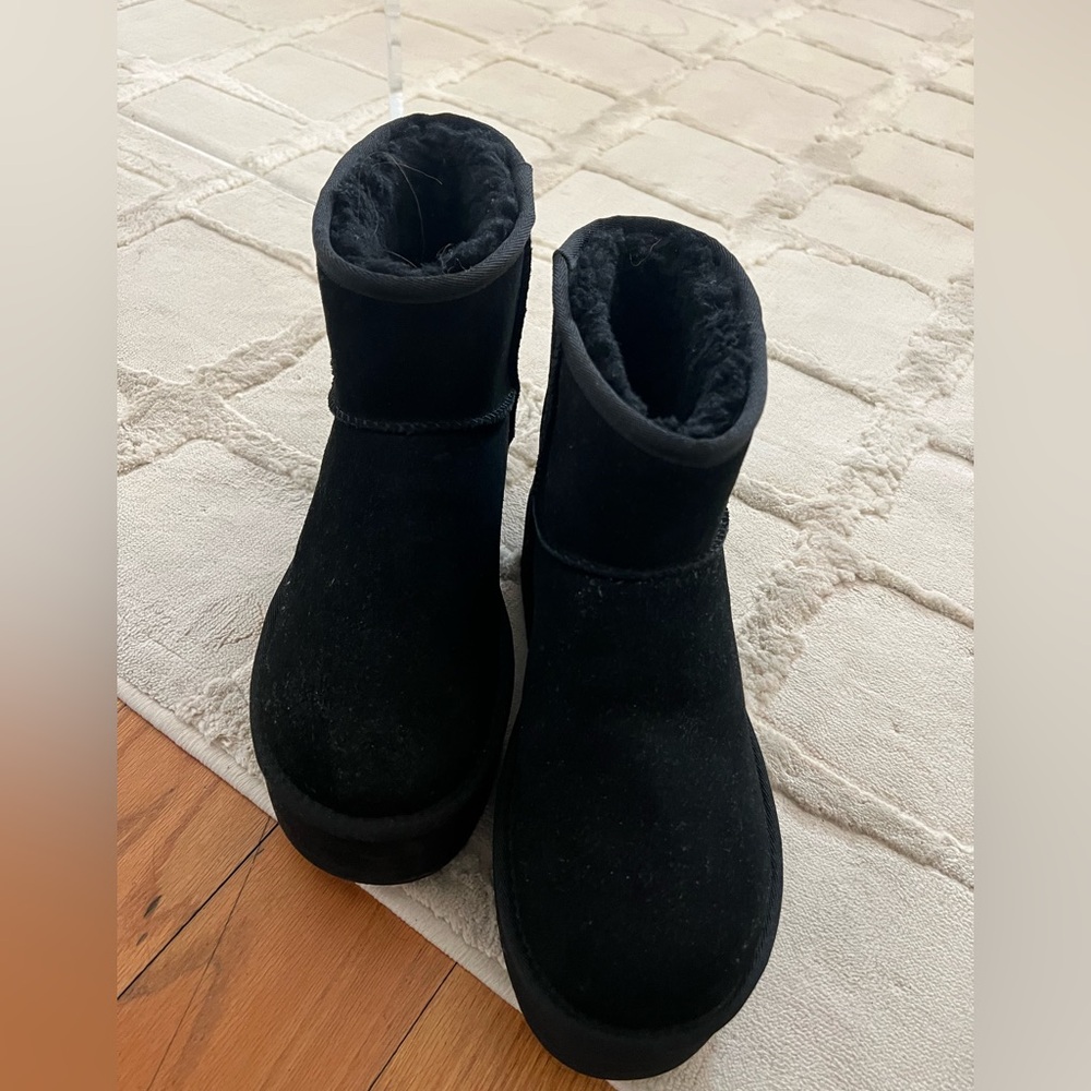Black platform Uggs